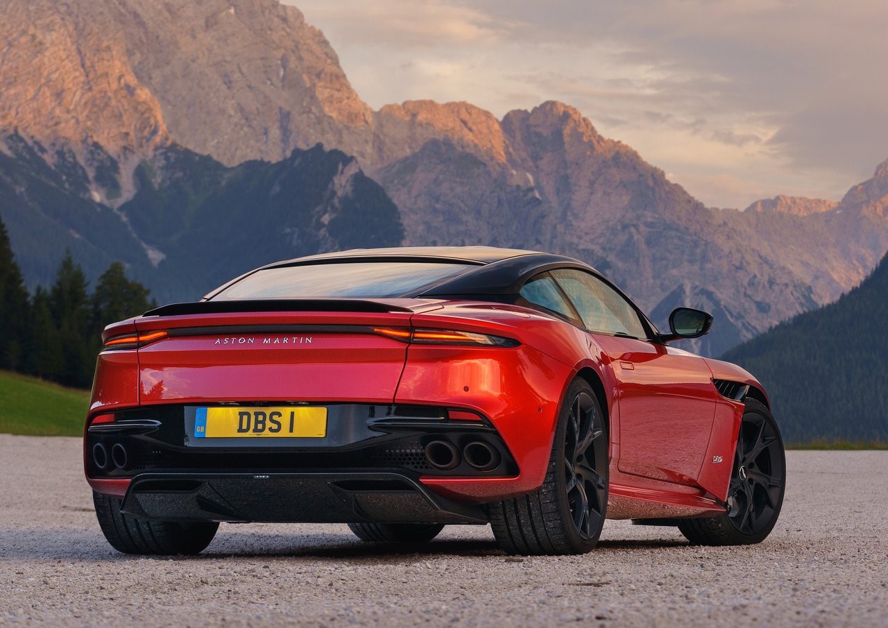 Yakın temas: Aston Martin DBS Superleggera