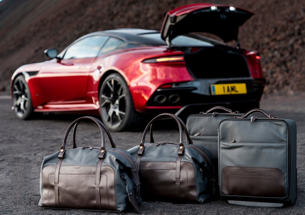 Yakın temas: Aston Martin DBS Superleggera