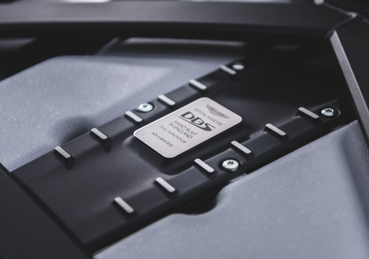 Yakın temas: Aston Martin DBS Superleggera