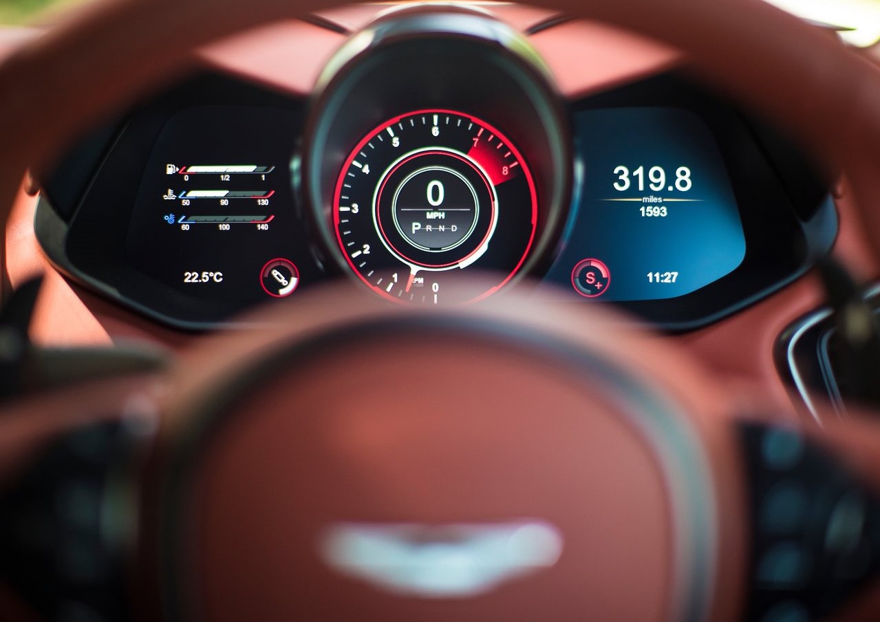 Yakın temas: Aston Martin DBS Superleggera