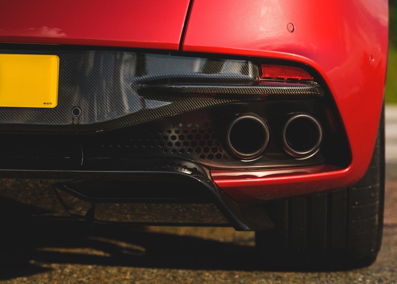 Yakın temas: Aston Martin DBS Superleggera