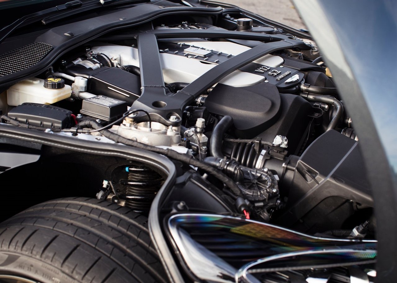 Yakın temas: Aston Martin DBS Superleggera