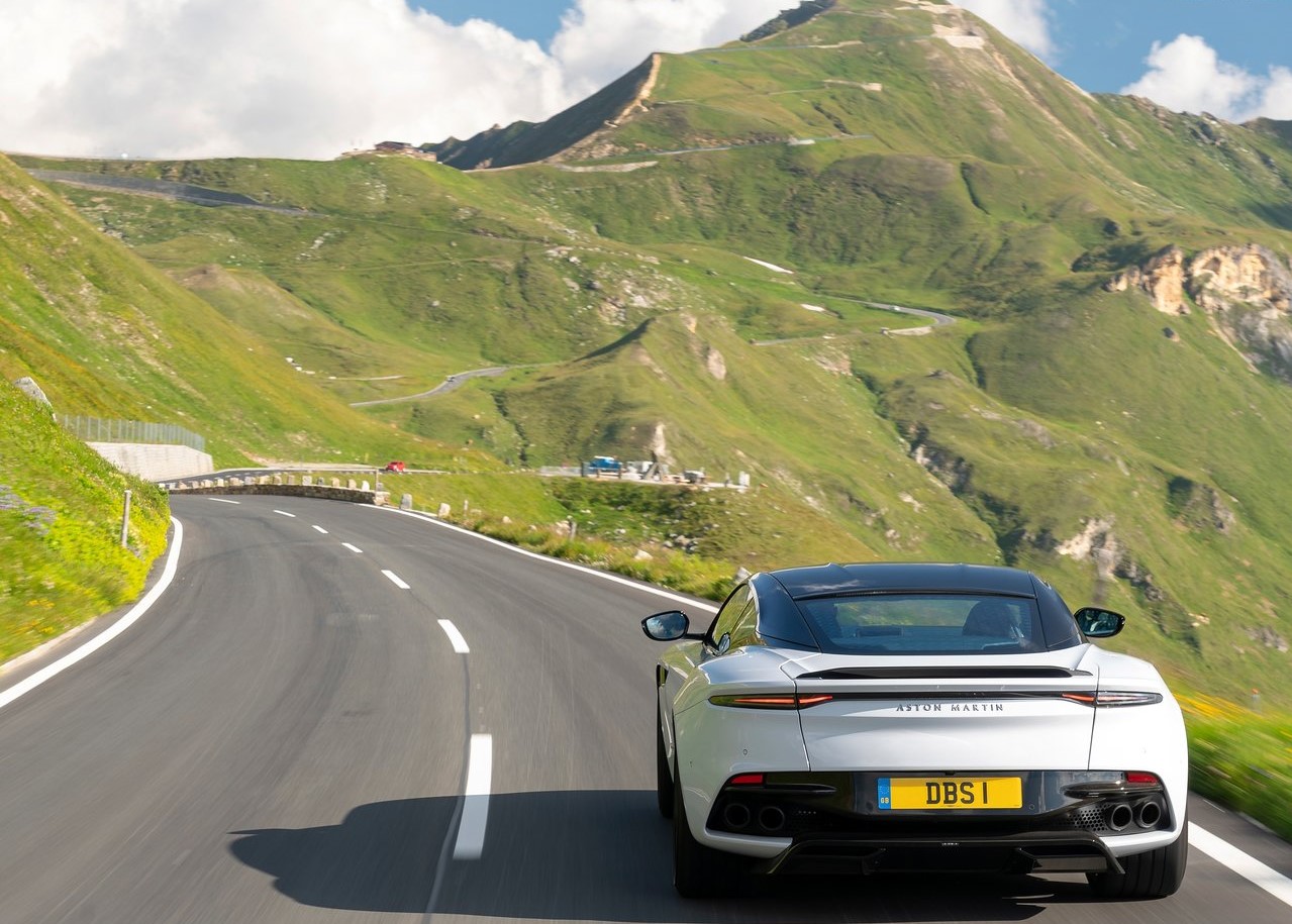 Yakın temas: Aston Martin DBS Superleggera