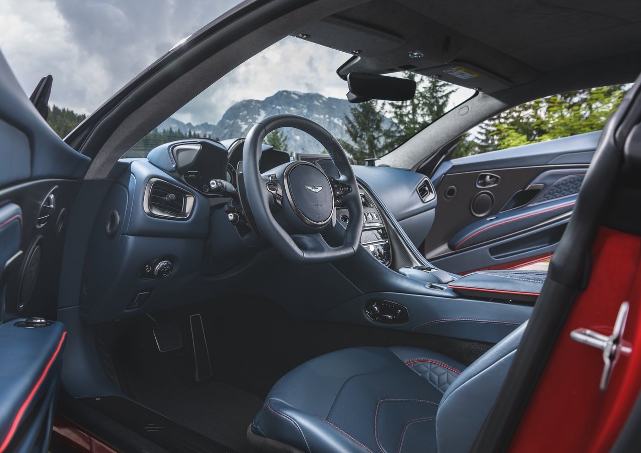 Yakın temas: Aston Martin DBS Superleggera