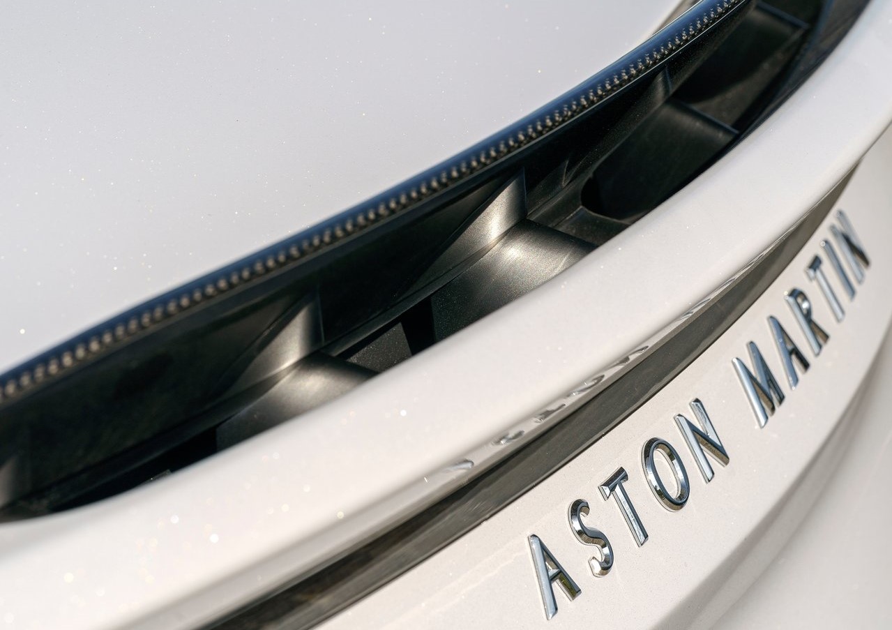 Yakın temas: Aston Martin DBS Superleggera