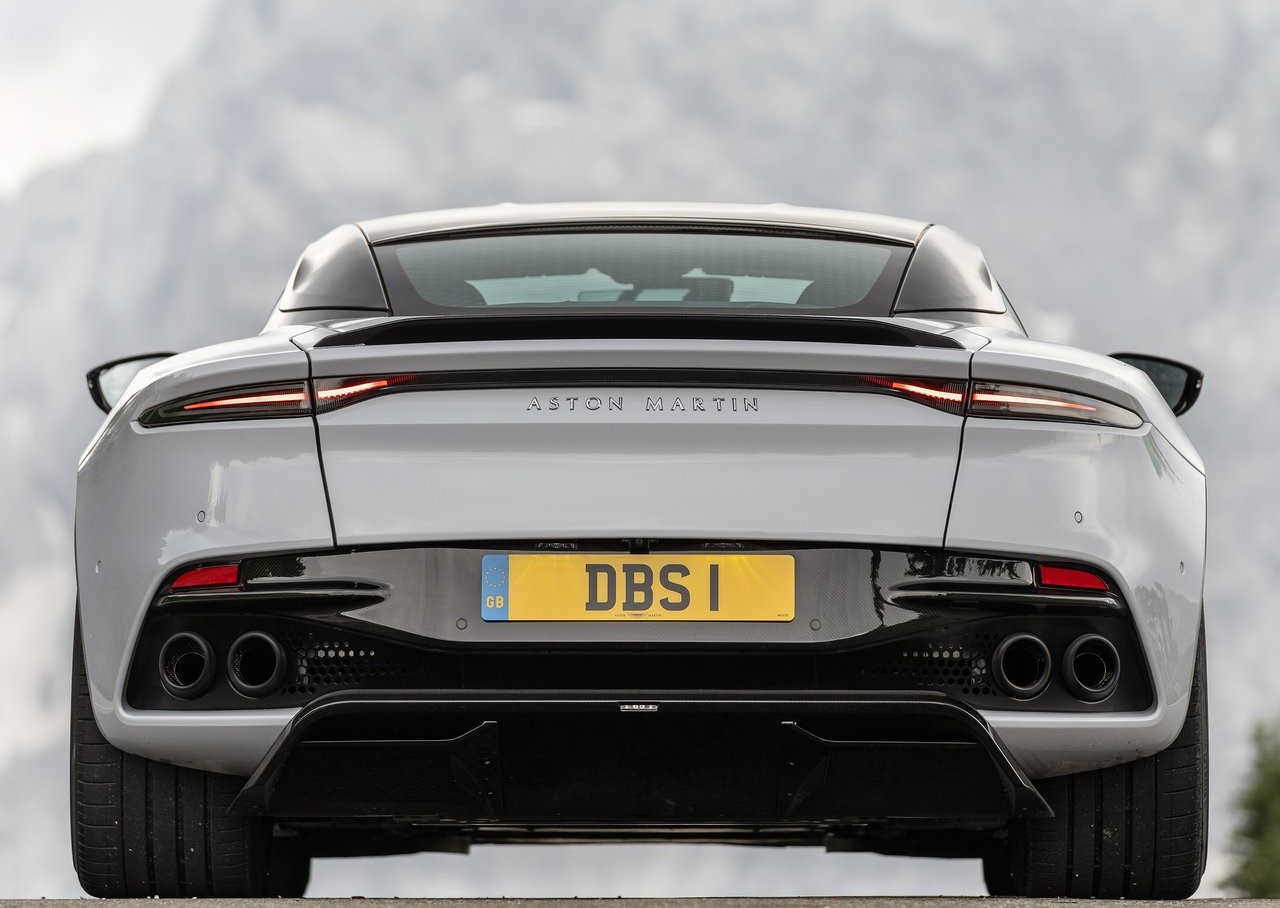 Yakın temas: Aston Martin DBS Superleggera