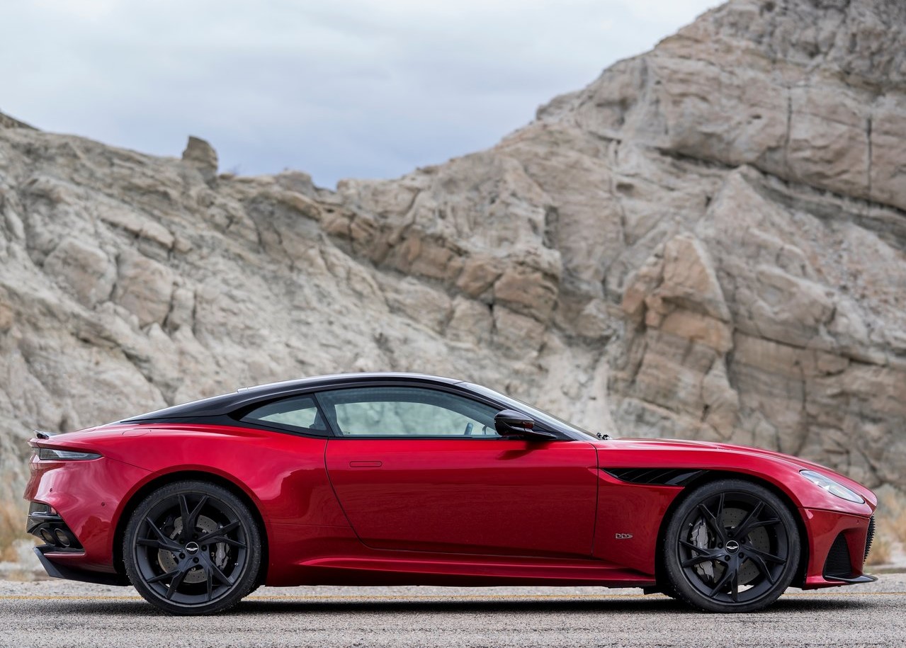 Yakın temas: Aston Martin DBS Superleggera