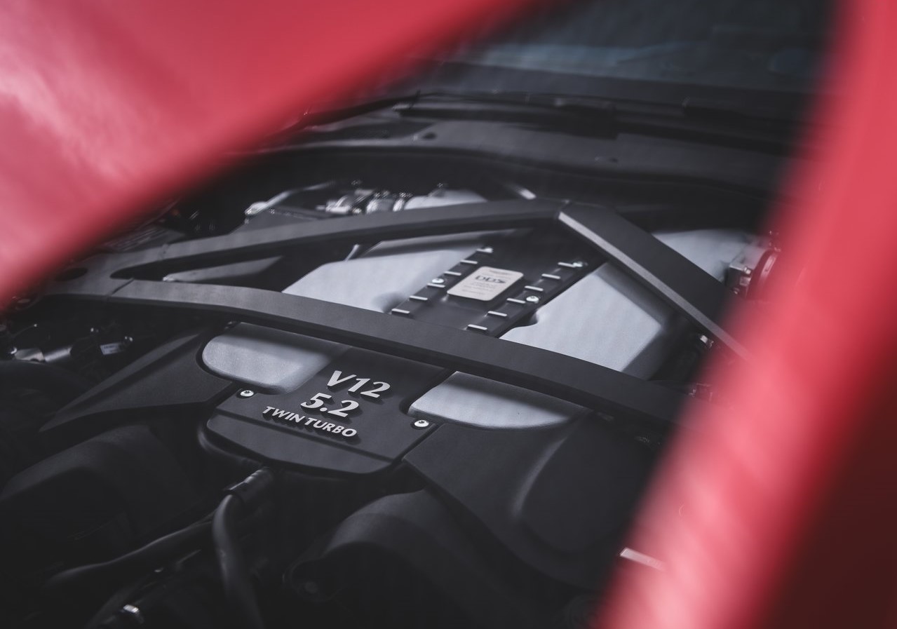 Yakın temas: Aston Martin DBS Superleggera