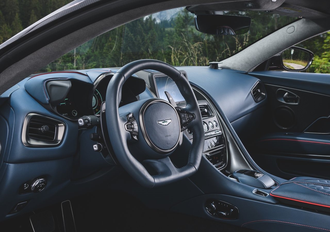 Yakın temas: Aston Martin DBS Superleggera