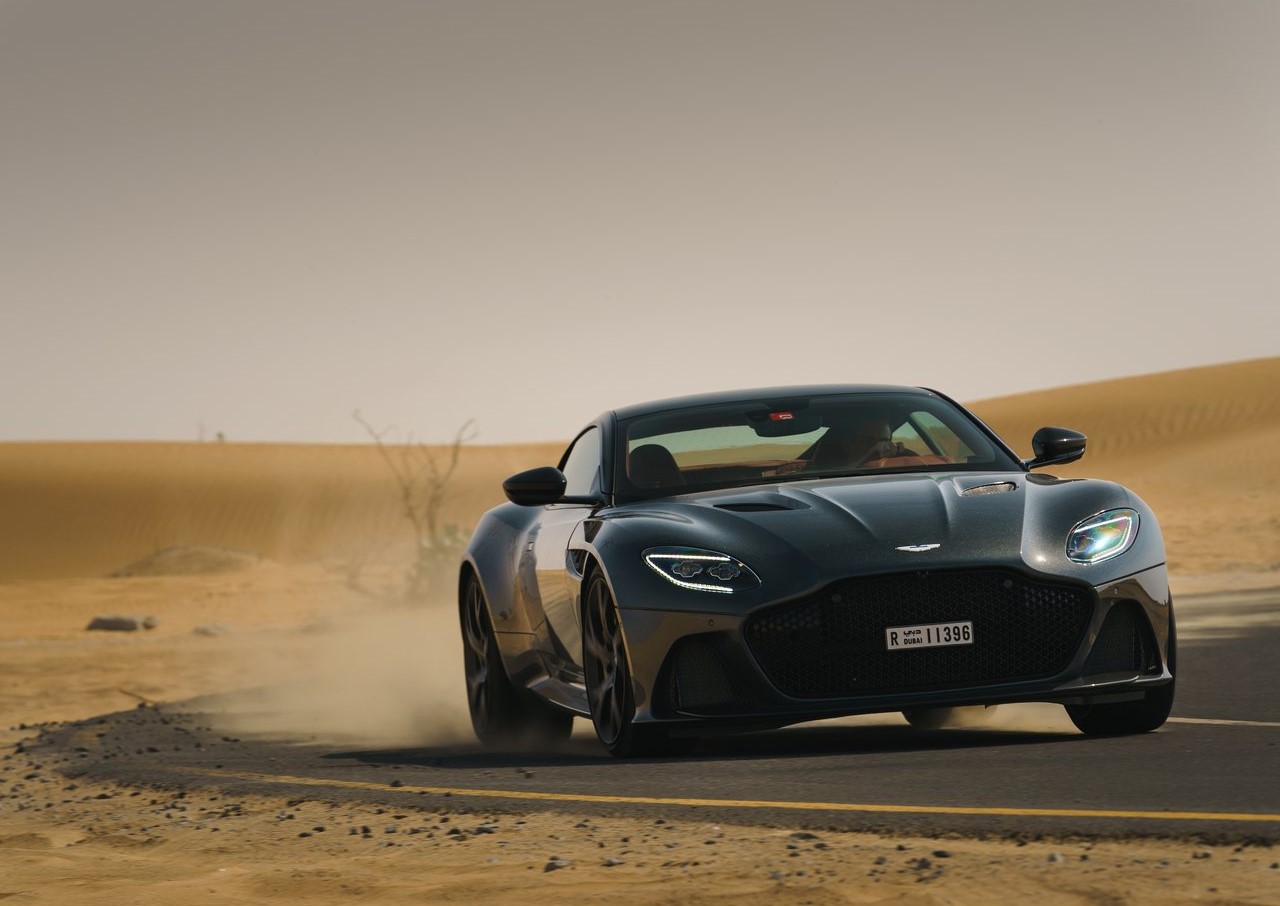 Yakın temas: Aston Martin DBS Superleggera