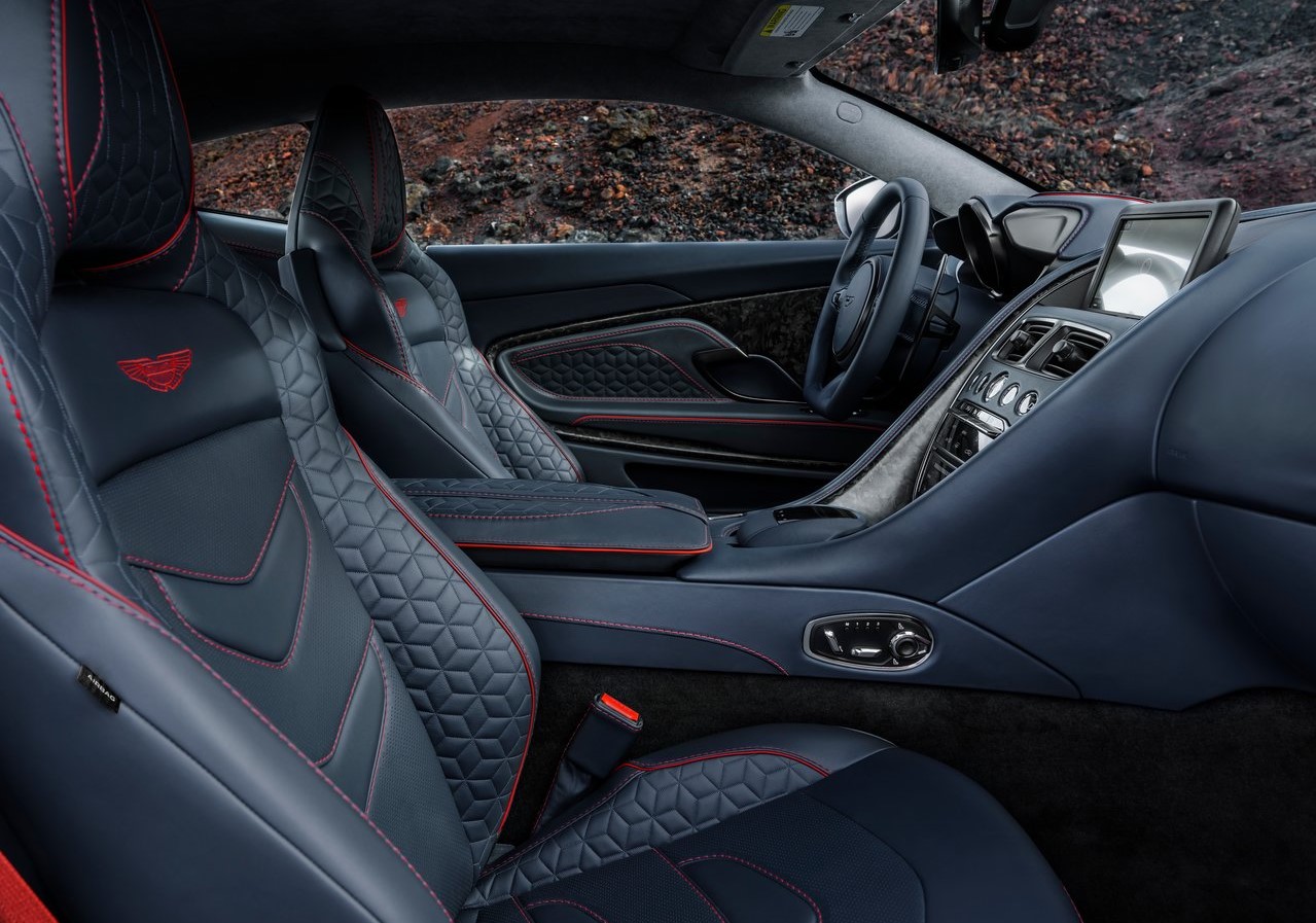 Yakın temas: Aston Martin DBS Superleggera