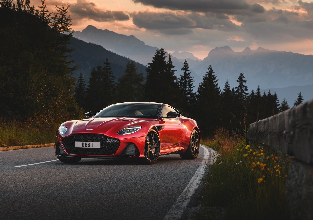 Yakın temas: Aston Martin DBS Superleggera