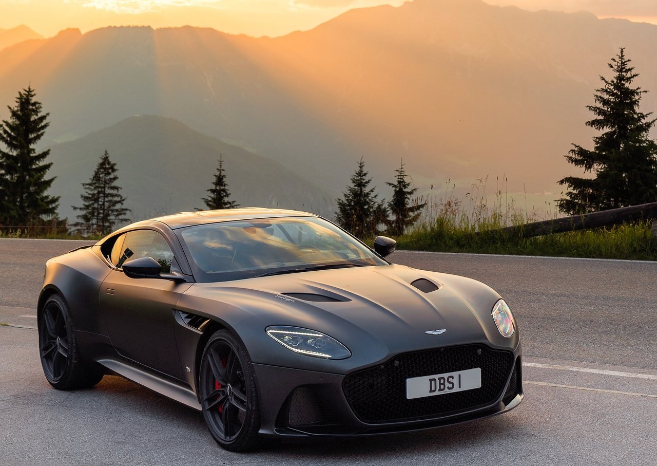 Yakın temas: Aston Martin DBS Superleggera