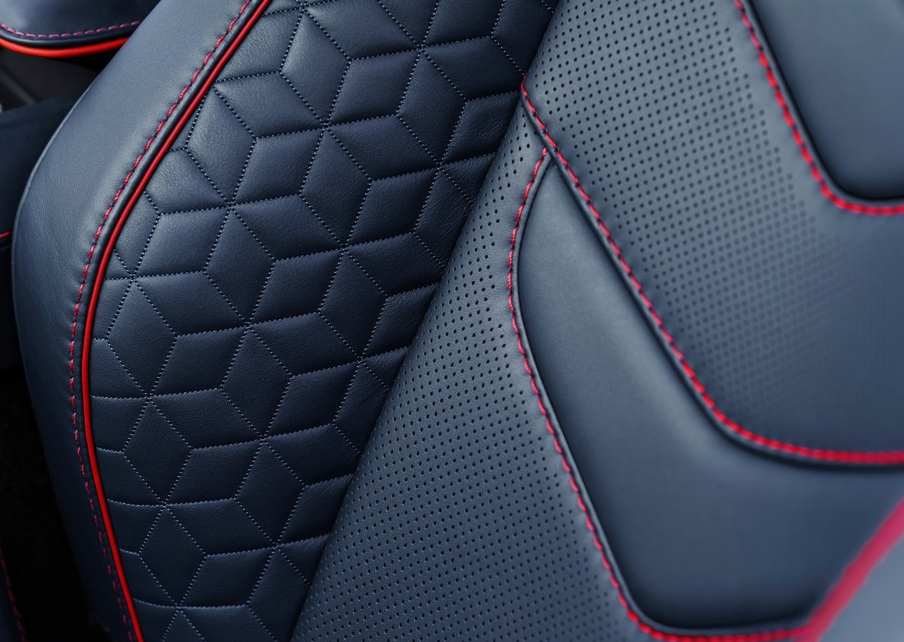 Yakın temas: Aston Martin DBS Superleggera