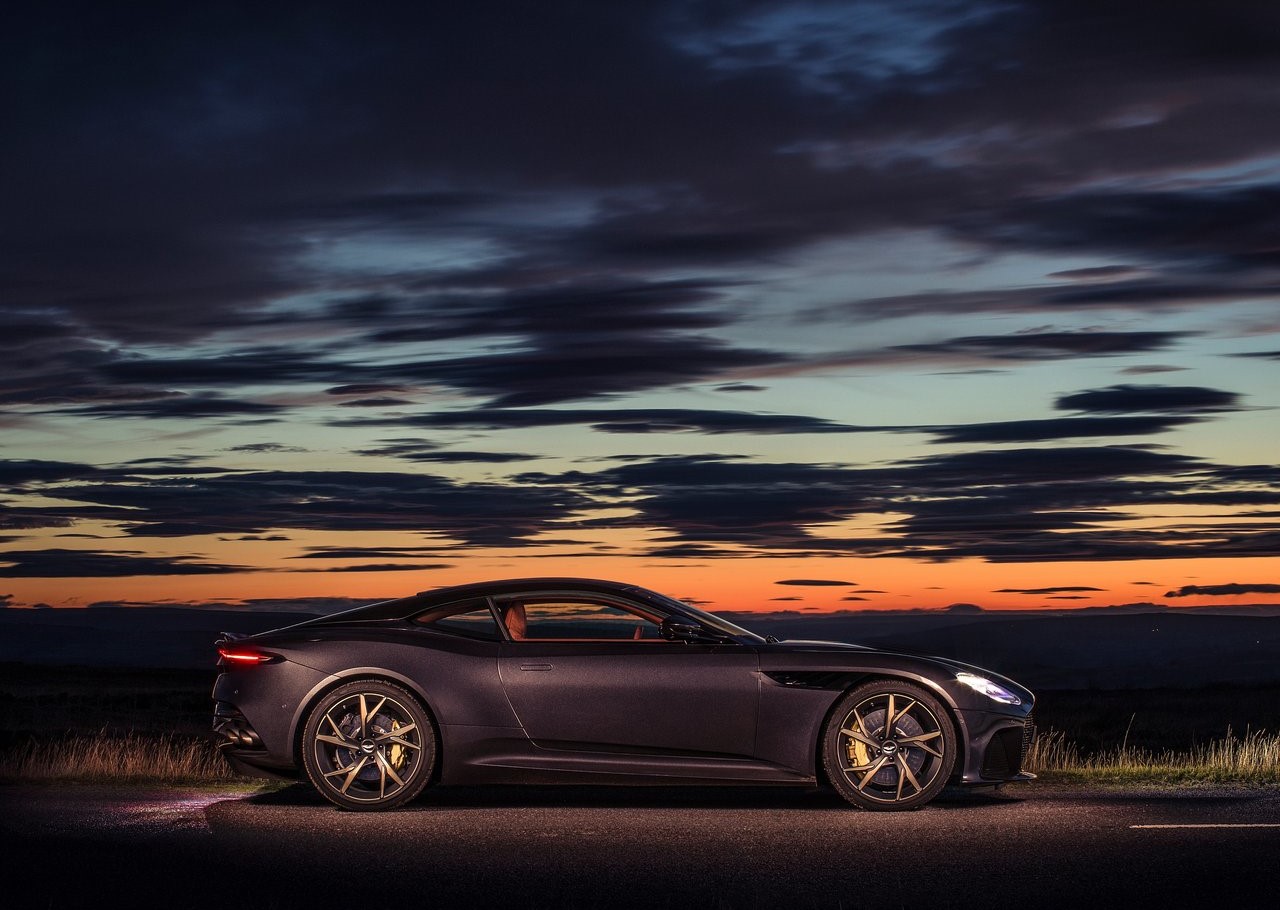 Yakın temas: Aston Martin DBS Superleggera
