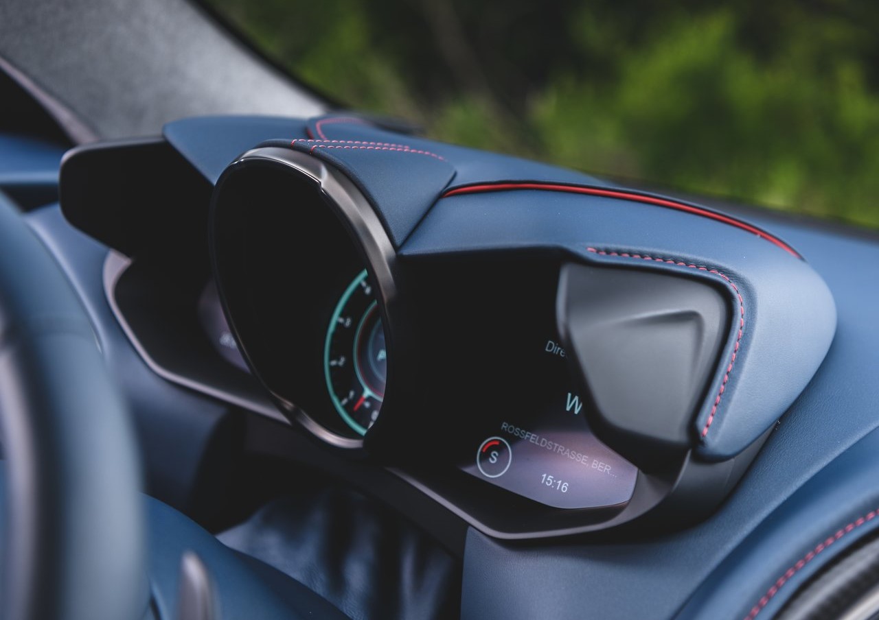 Yakın temas: Aston Martin DBS Superleggera