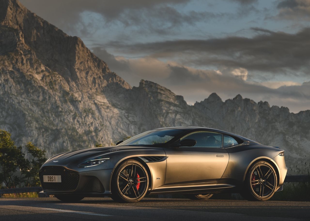 Yakın temas: Aston Martin DBS Superleggera
