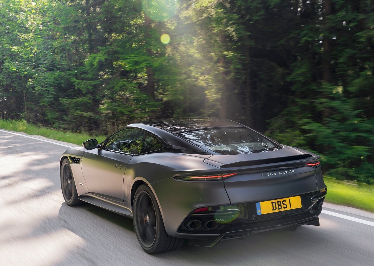 Yakın temas: Aston Martin DBS Superleggera