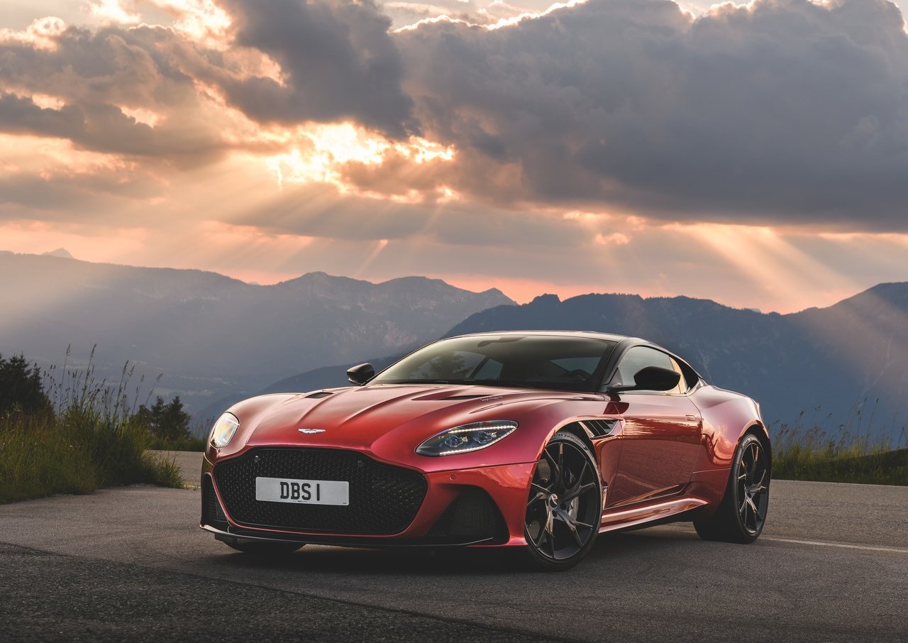 Yakın temas: Aston Martin DBS Superleggera