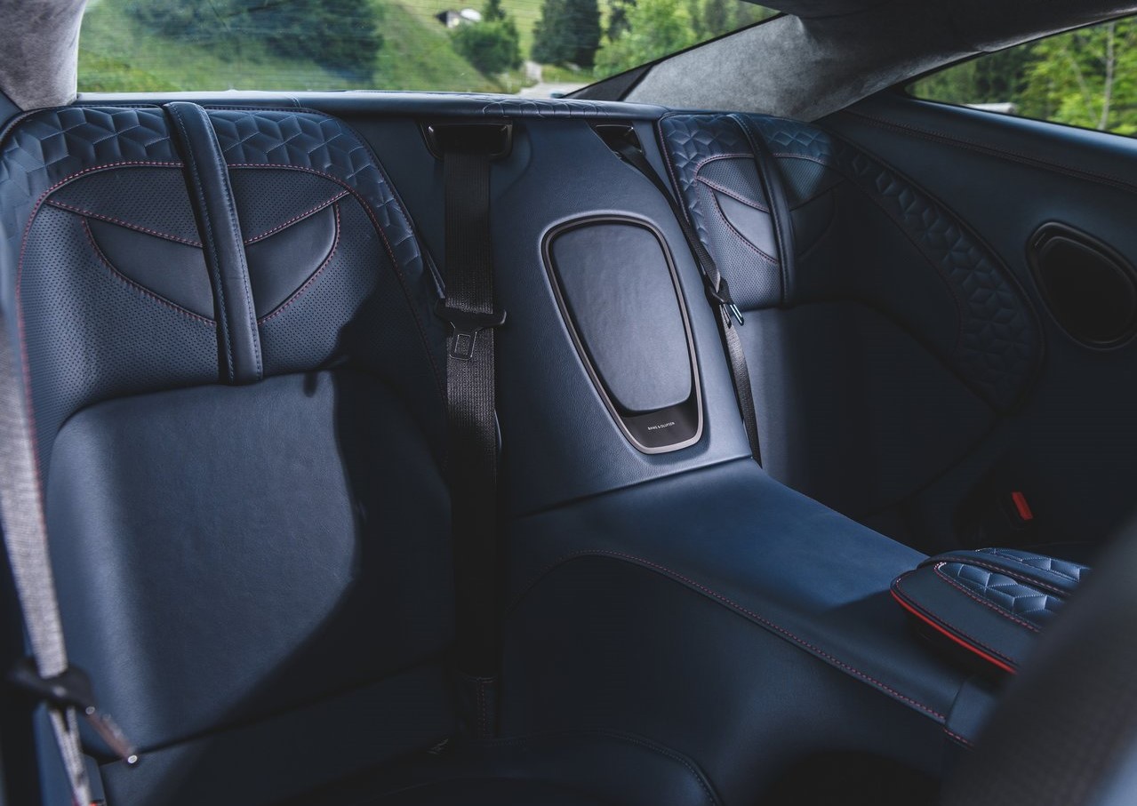 Yakın temas: Aston Martin DBS Superleggera