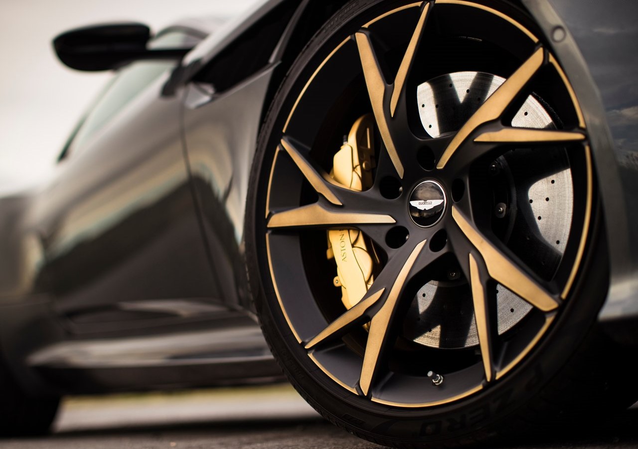 Yakın temas: Aston Martin DBS Superleggera