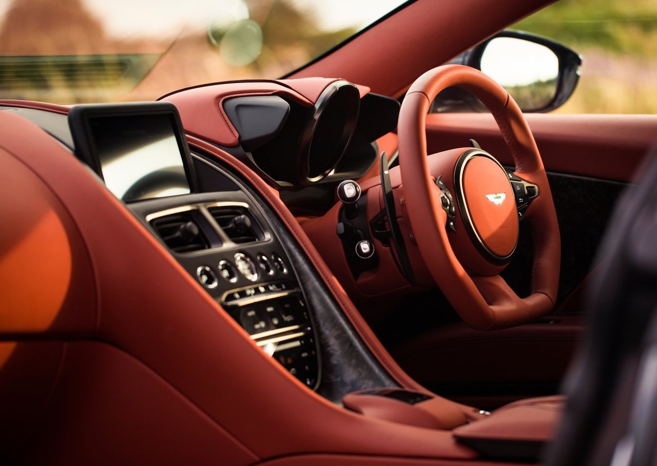 Yakın temas: Aston Martin DBS Superleggera