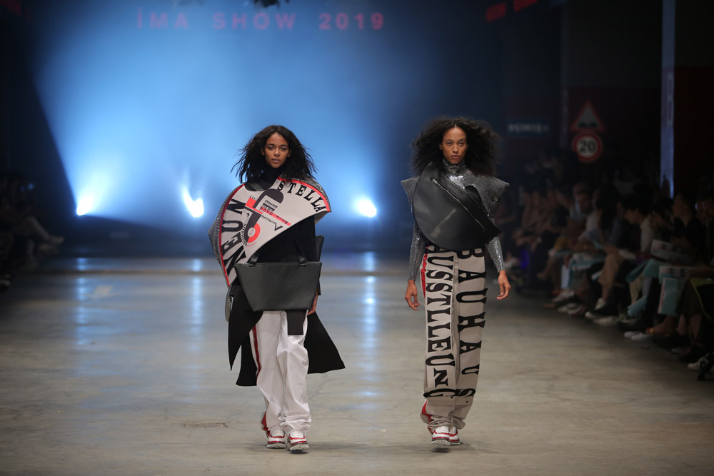 İstanbul Moda Akademisi öğrencilerinden dev moda şovu