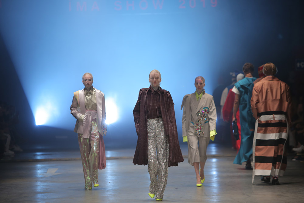 İstanbul Moda Akademisi öğrencilerinden dev moda şovu