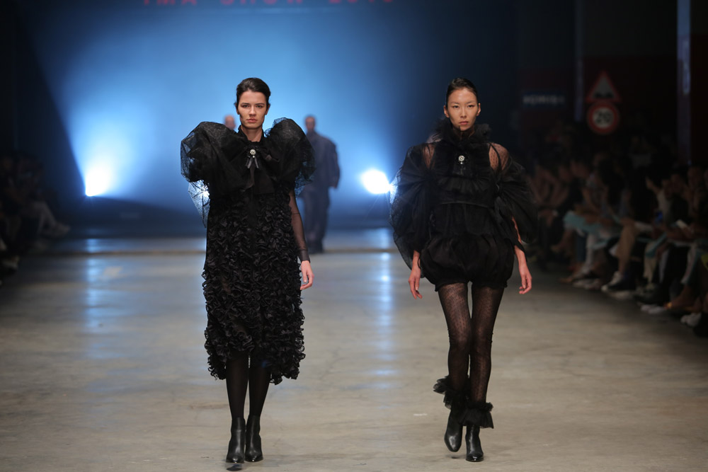 İstanbul Moda Akademisi öğrencilerinden dev moda şovu