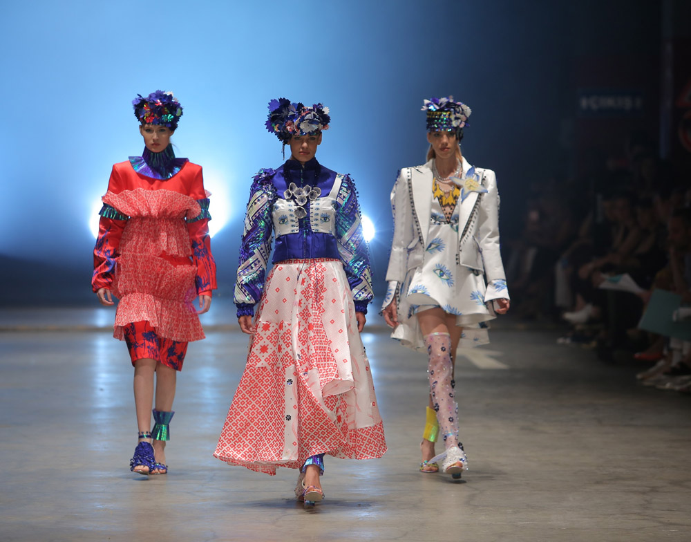 İstanbul Moda Akademisi öğrencilerinden dev moda şovu