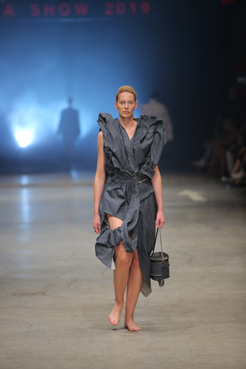 İstanbul Moda Akademisi öğrencilerinden dev moda şovu