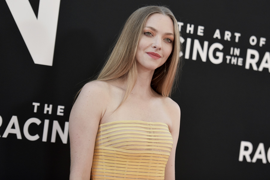 Amanda Seyfried ve Milo Ventimiglia galada rol arkadaşları köpeklerle