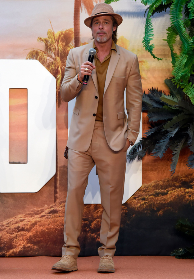 Brad Pitt Meksika galasında tek başına