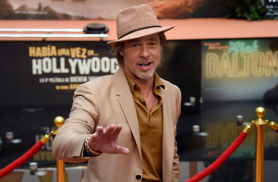 Brad Pitt Meksika galasında tek başına