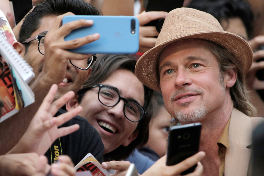 Brad Pitt Meksika galasında tek başına