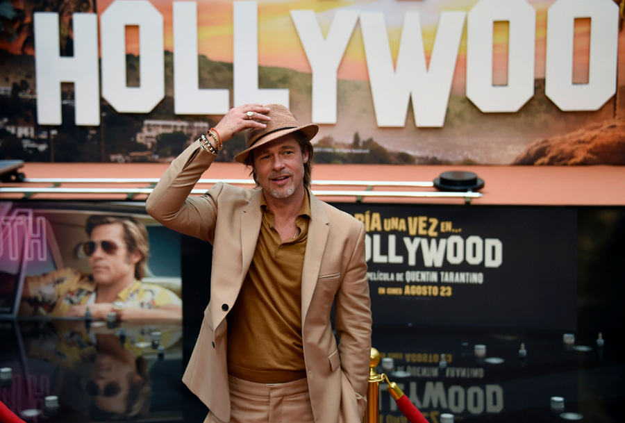 Brad Pitt Meksika galasında tek başına