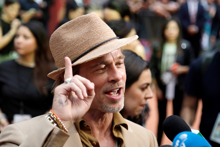 Brad Pitt Meksika galasında tek başına