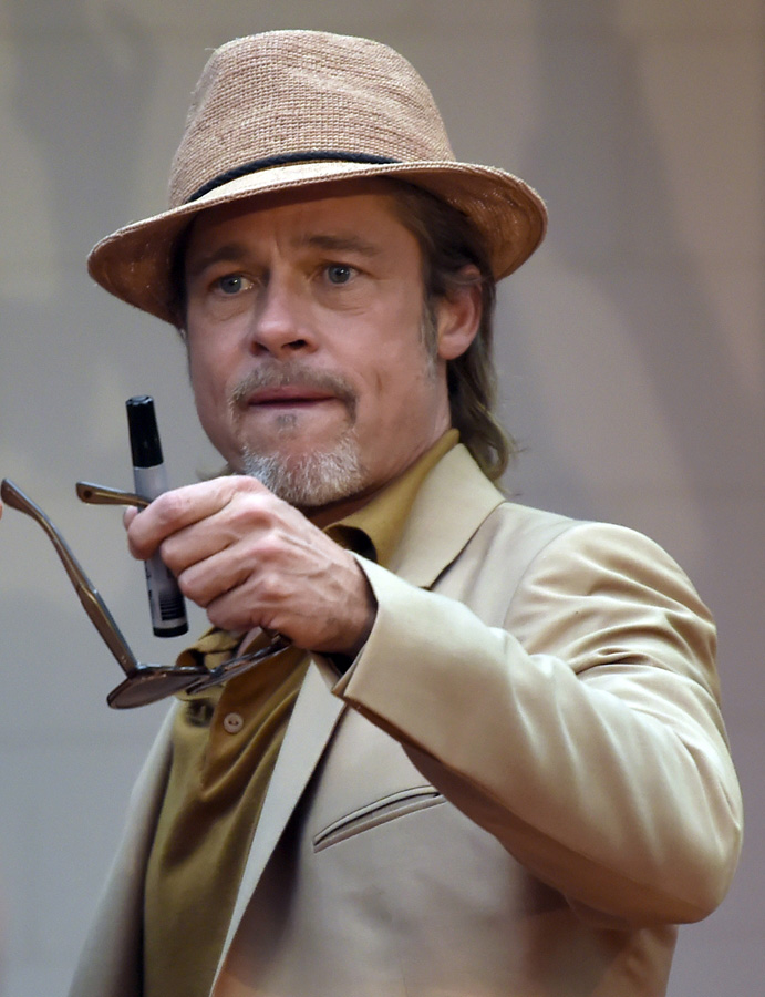 Brad Pitt Meksika galasında tek başına