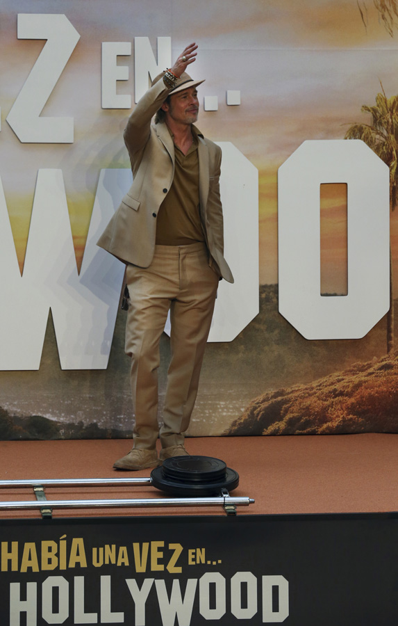 Brad Pitt Meksika galasında tek başına