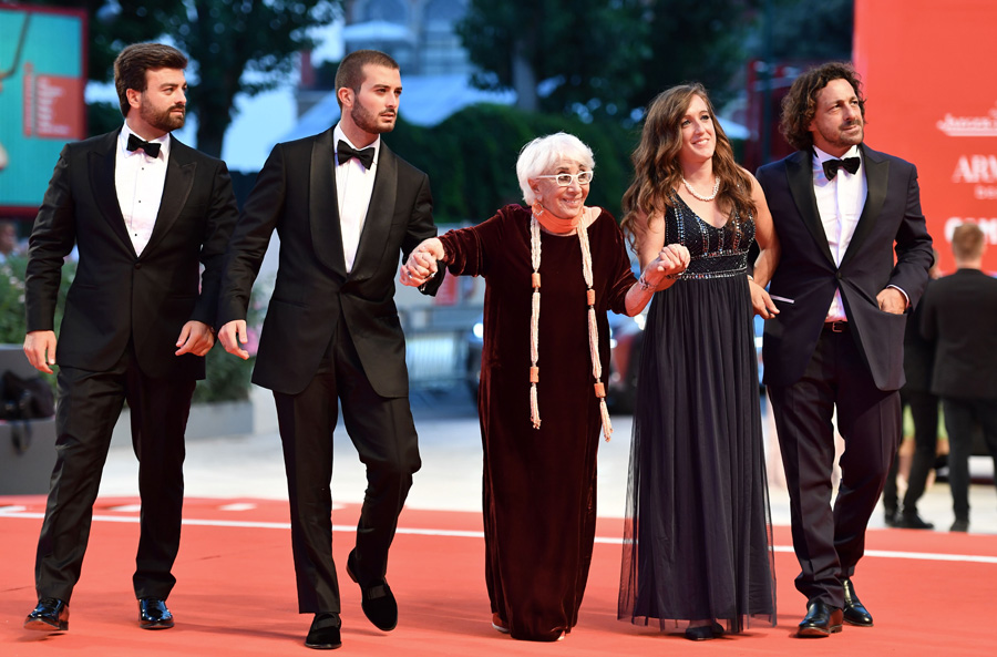 The Laundromat filminin Venedik prömiyeri yapıldı