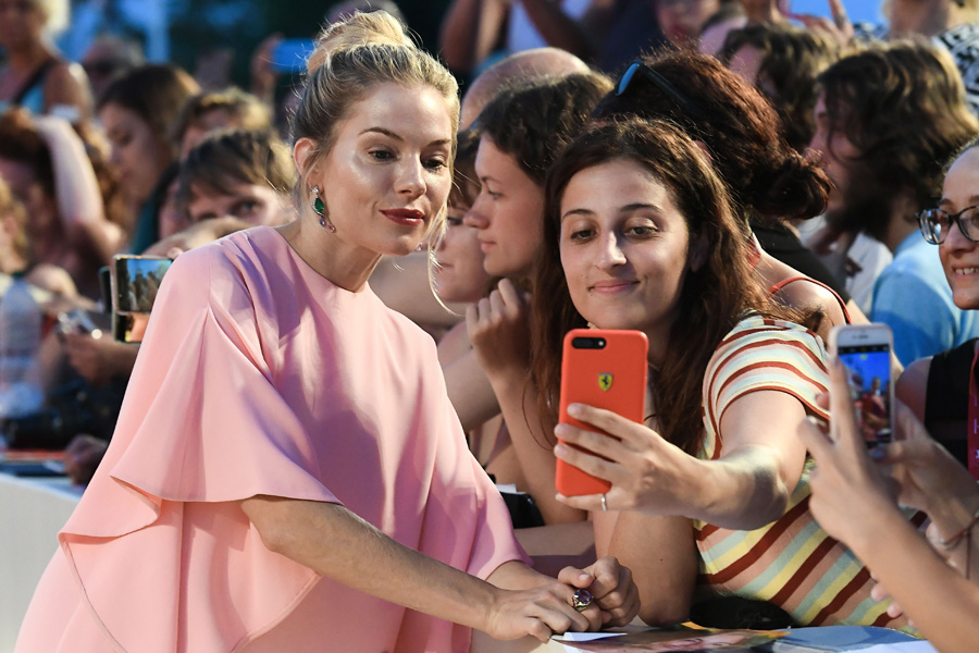 The Laundromat filminin Venedik prömiyeri yapıldı