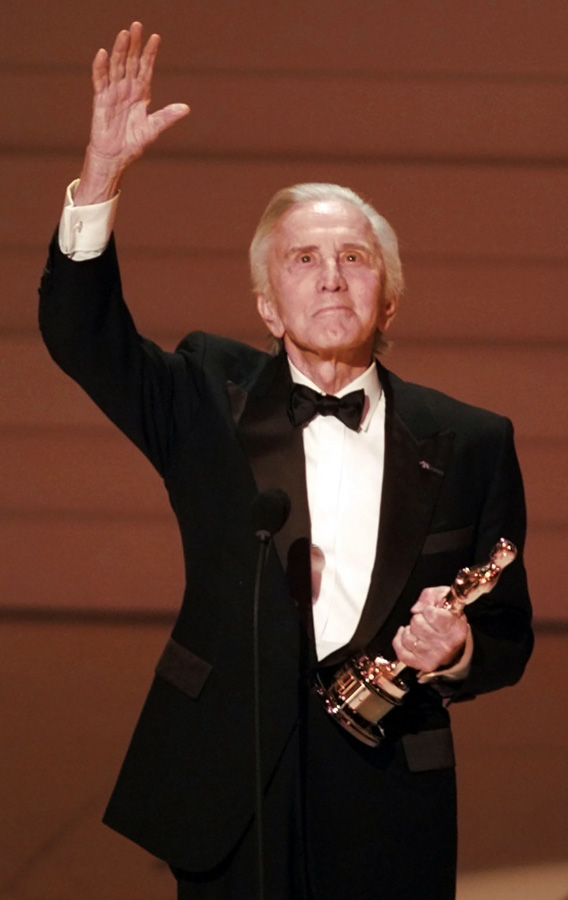 Hollywood efsanesi Kirk Douglas hayatını kaybetti