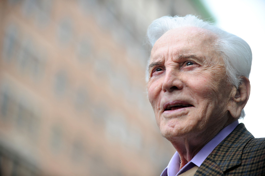 Hollywood efsanesi Kirk Douglas hayatını kaybetti