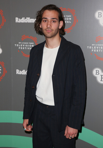 Yüzüklerin Efendisi dizisinin oyuncuları kimler?