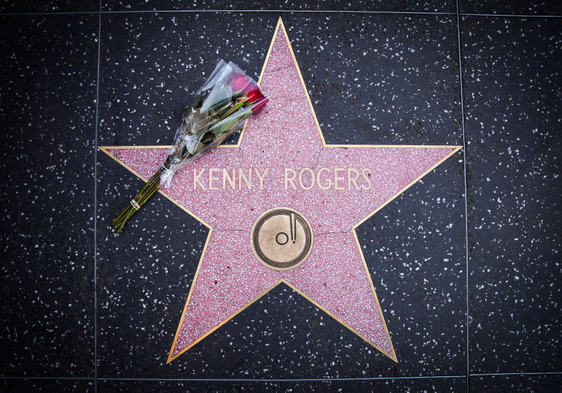 Yaşayan efsane Kenny Rogers, hayatını kaybetti!