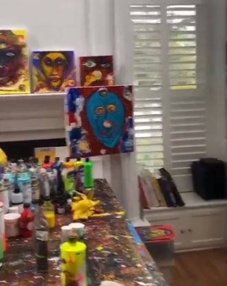 Anthony Hopkins yaratıcılığını sergiliyor!