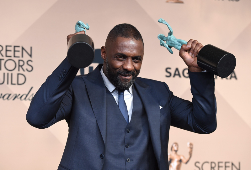 Idris Elba’dan mesaj var!