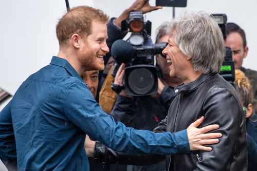 Prens Harry ile Bon Jovi’den “Unbroken” şarkısı!