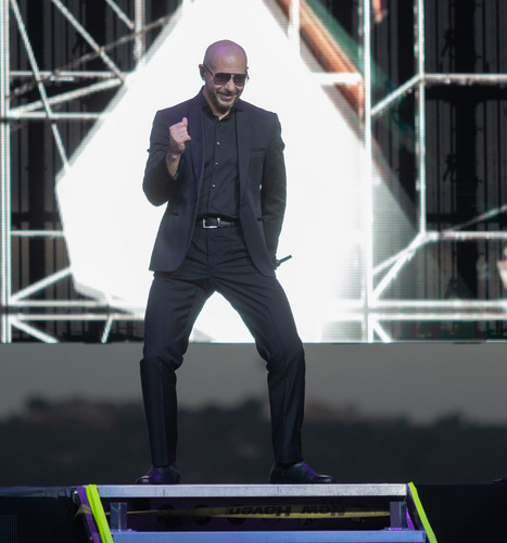 Pitbull’dan anlamlı şarkı!