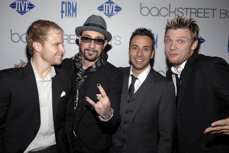 Elton John'un ev sahipliğinde milyon dolarlık bağış!